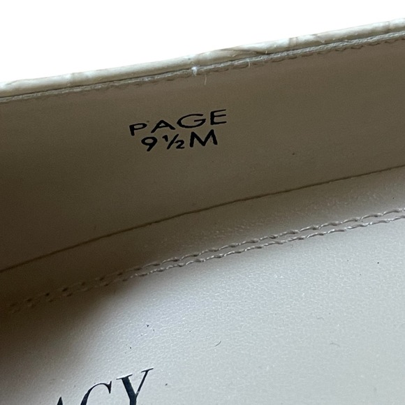 Ellen Tracy Page Pointed Toe Kitten Heel Cream Women’s Size 9.5 - Picture 11 of 11